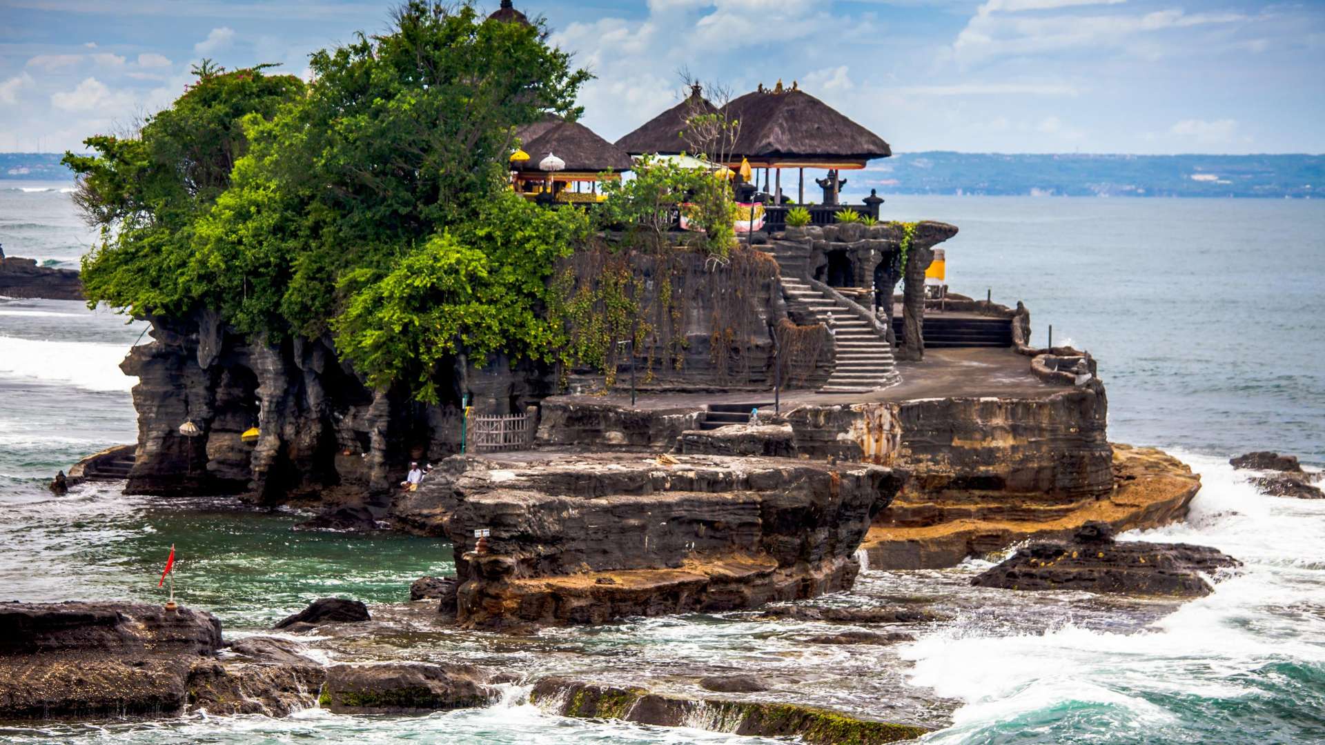 https://vihartravels.in/wp-content/uploads/2024/05/tanah-lot-bali.jpg